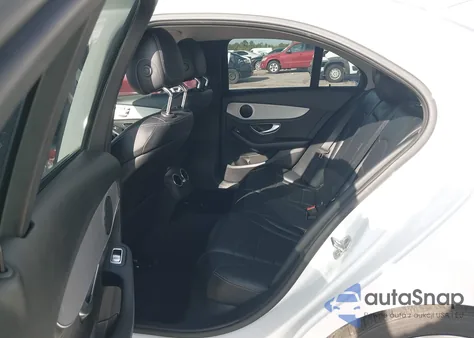 2016 Mercedes-Benz C 300 из США, поврежденный, VIN 55SWF4JBXGU118633